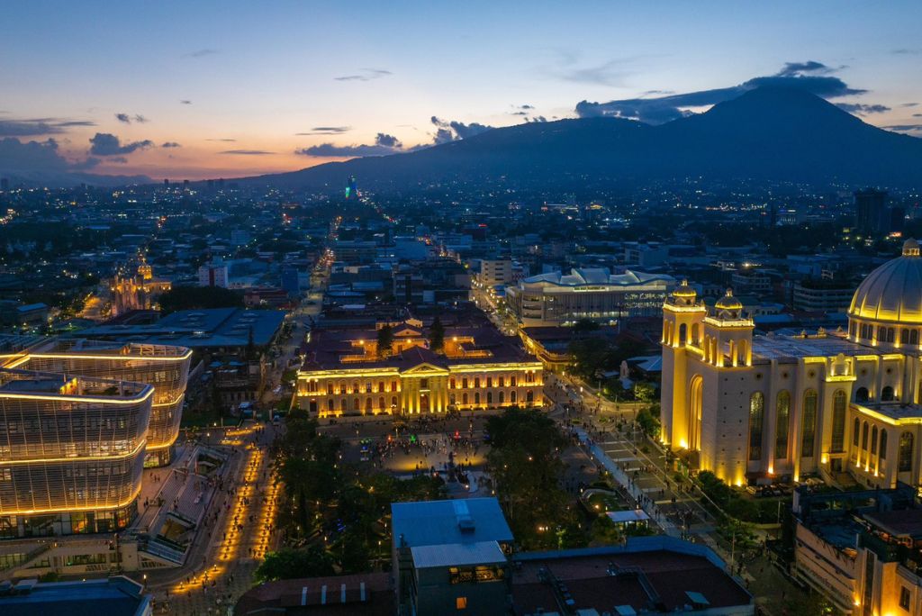 El Salvador Becomes the Safest Country in Hispanic America to Walk at Night: Nayib Bukele’s Strategy Reduces Homicides and Strengthens Authority and Public Order